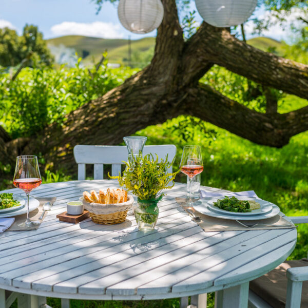 Dining-Garden-Valea-Verde-Retreat-Garden-14-600x600