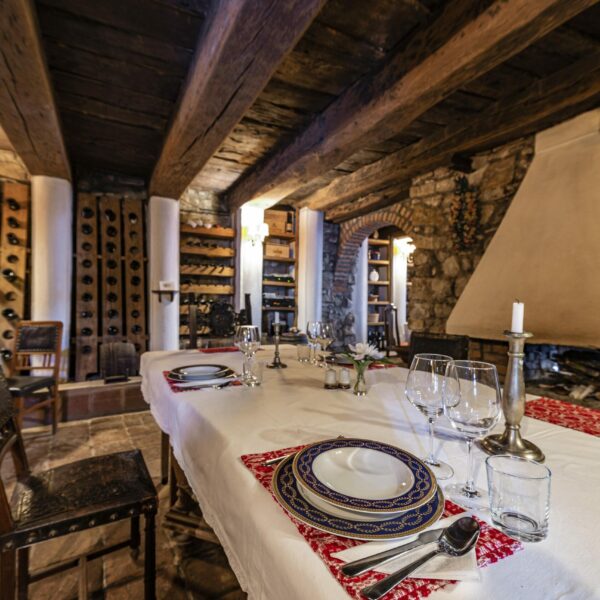 transylvanian-castle-kalnoky-guesthouses-07-scaled-1-600x600
