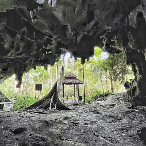 Gua Asar is one of the caves that is easily accessible to everyone.