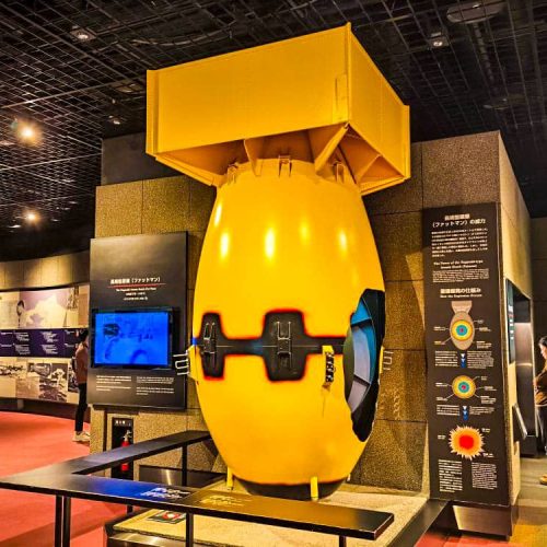 Nachbildung-der-Atombombe-im-Atomic-Bomb-Museum-Nagasaki