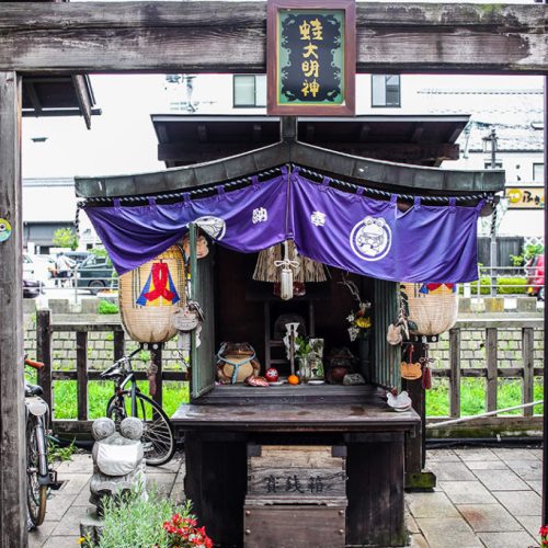 matsumoto-nawate-dori-frog-street-resized-7-1024x681