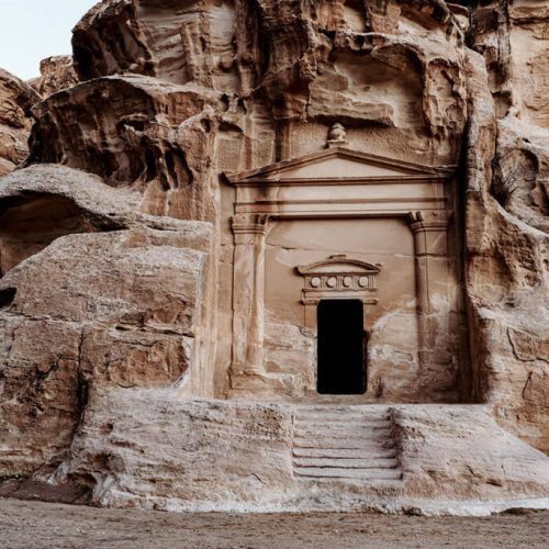 Little-Petra-entrance-Siq-al-Berid-Jordan-travelinmypocket-1024x683