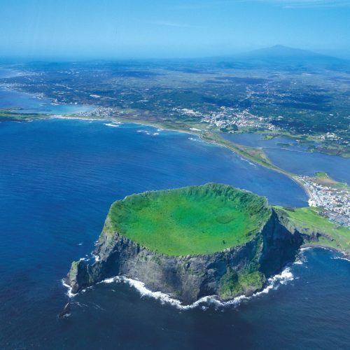 Seongsan_Ilchulbong_from_the_air Seongsan_Ilchulbong_from_the_air