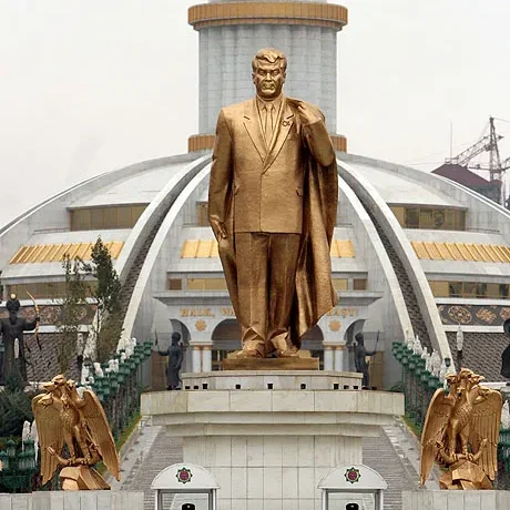 Turkmenistan-Golden-Niyazov-Statue-2 Turkmenistan-Golden-Niyazov-Statue-2