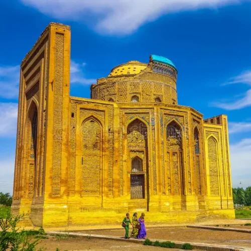 konye-urgench-turabek-khanum-mausoleum-view-three-local-turkmen-women-sunset-konye-urgench-turabek-khanum-mausoleum-135649083 konye-urgench-turabek-khanum-mausoleum-view-three-local-turkmen-women-sunset-konye-urgench-turabek-khanum-mausoleum-135649083