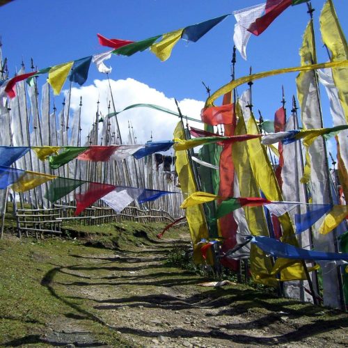 Prayer_flags_at_the_pass Prayer_flags_at_the_pass